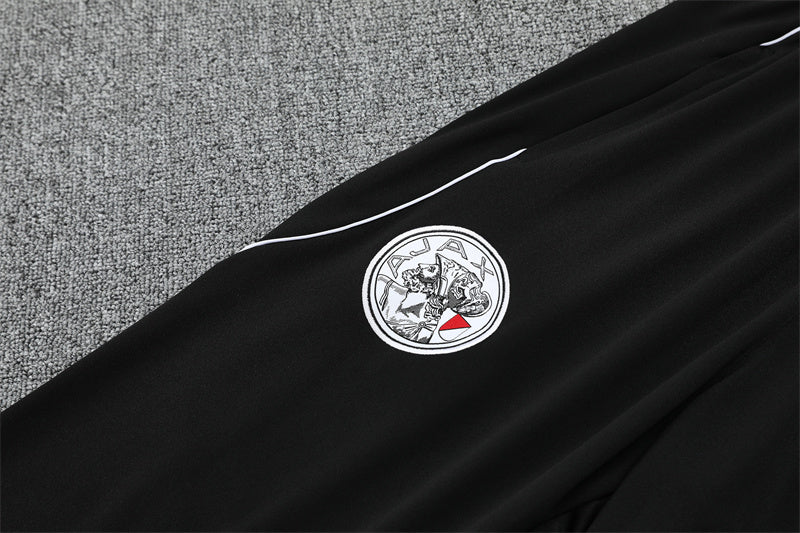 Trainingsanzug Ajax 25/26 Schwarz – Winter
