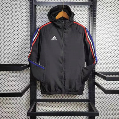Adidas Windjacke 24/25 - Schwarz und Rot